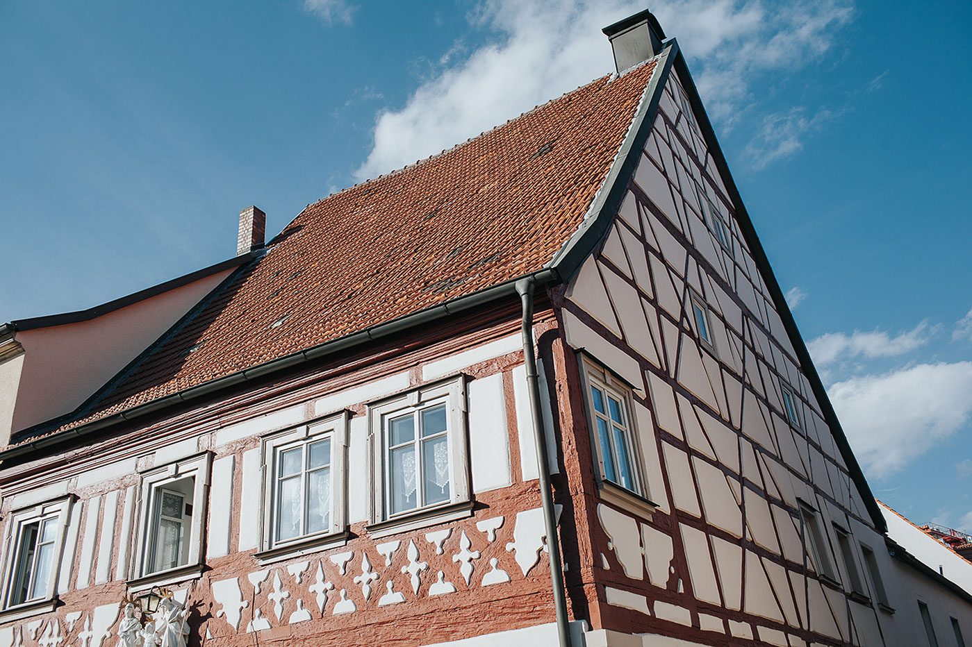 Individuelle Lösungen bei all unseren Projekten - von kleinen Fachwerkhäusern bis hin zu Schloss Neuschwanstein.
