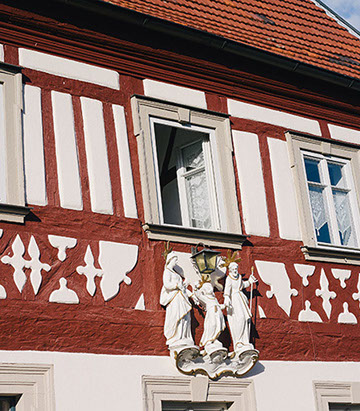 Herstellung und Einbau der historischen Fenster mit Wärmedämmung